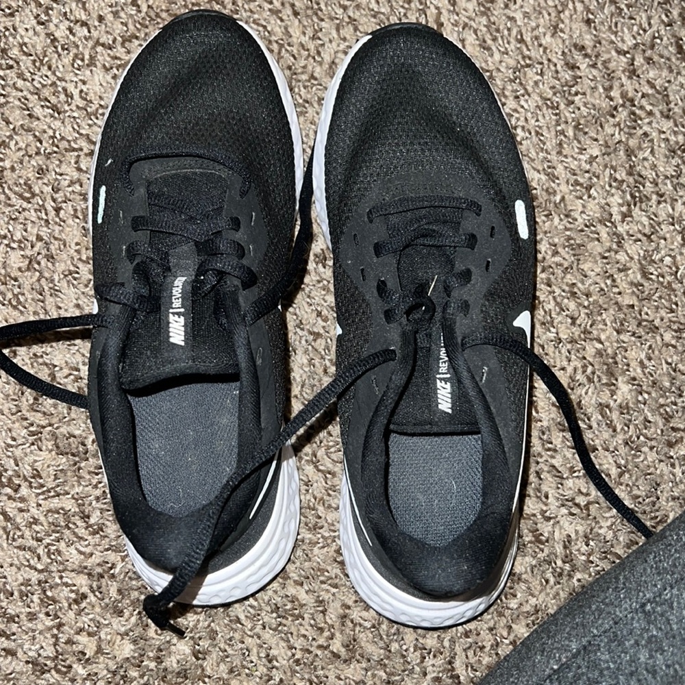 Nike tennis shoes